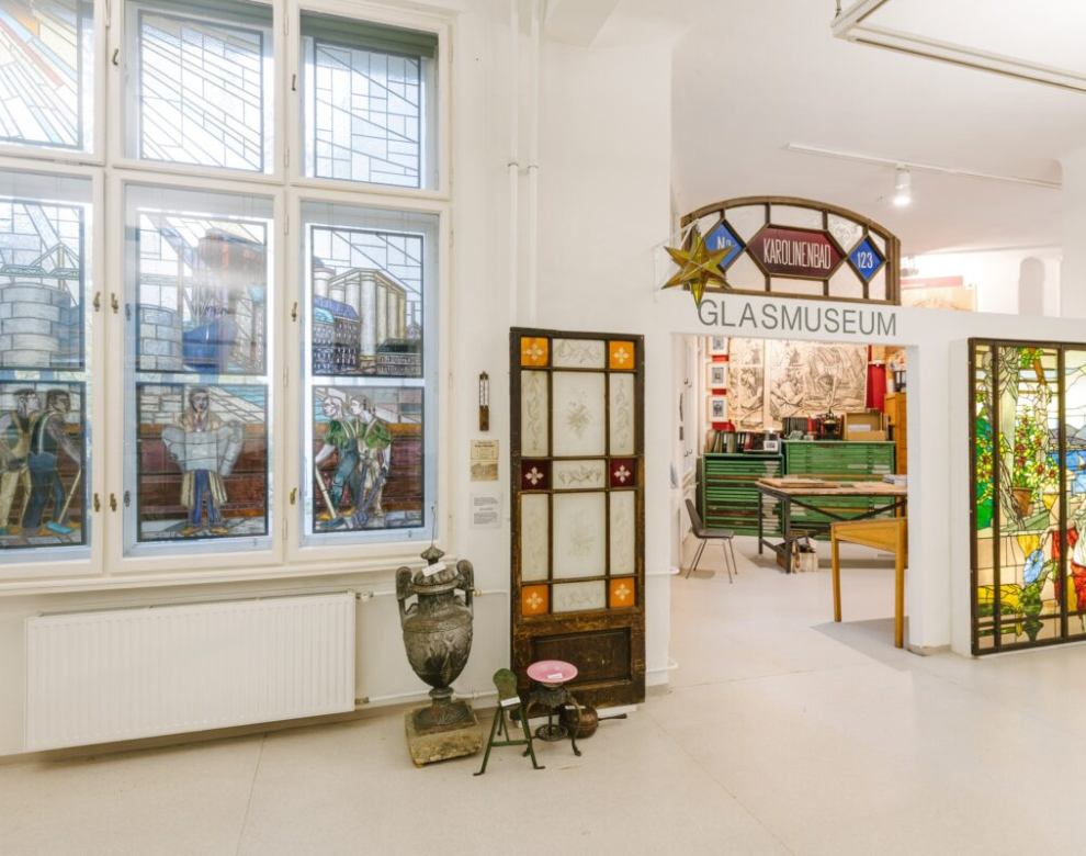Einblick in das Glasmuseum im Bezirksmuseum Mariahilf